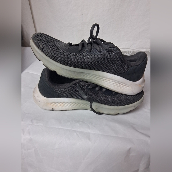 Under Armour Gray Athletic Shoes Size 8 - Picture 6 of 7